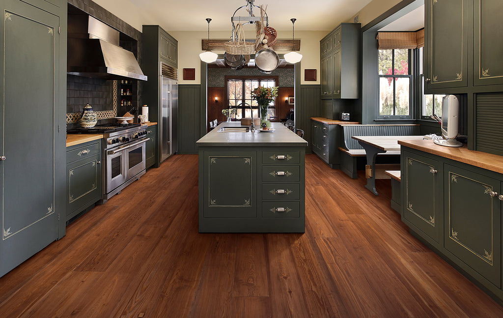 Kitchen with sustainable reclaimed heart pine hardwood flooring in Canada. 